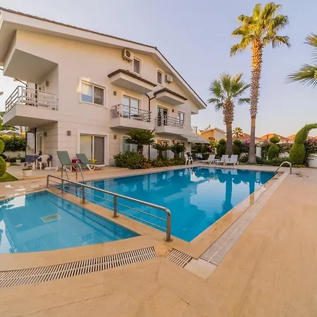 With Garden And Pool In Kemer