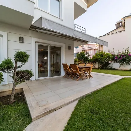 With Garden And Pool In Kemer Villa